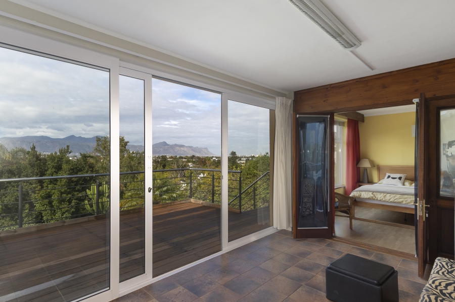 6 Bedroom Property for Sale in Roundhay Western Cape